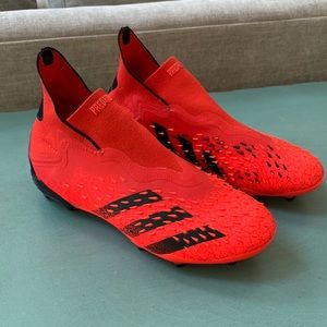 ADDIDAS Predator Freak Laceless Soccer Cleats Size 4